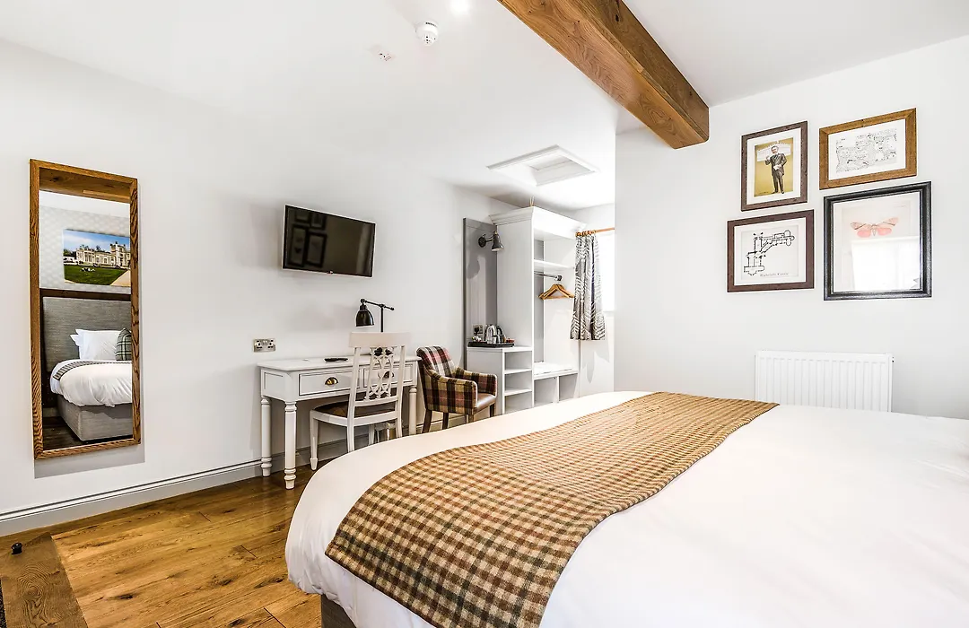 The Walhampton Arms-1